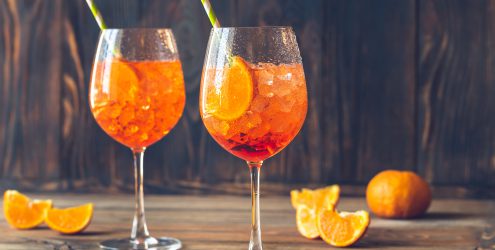 poháre Aperol Spritz so slamkou
